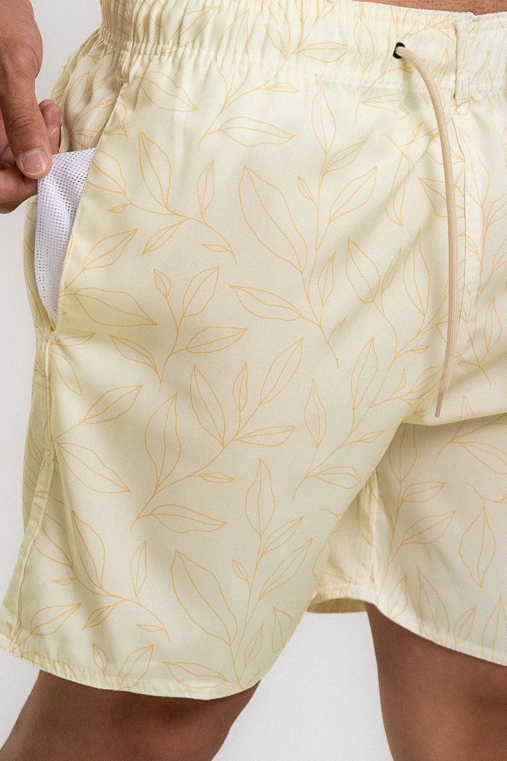 Short Elastano Arpoador — Bege